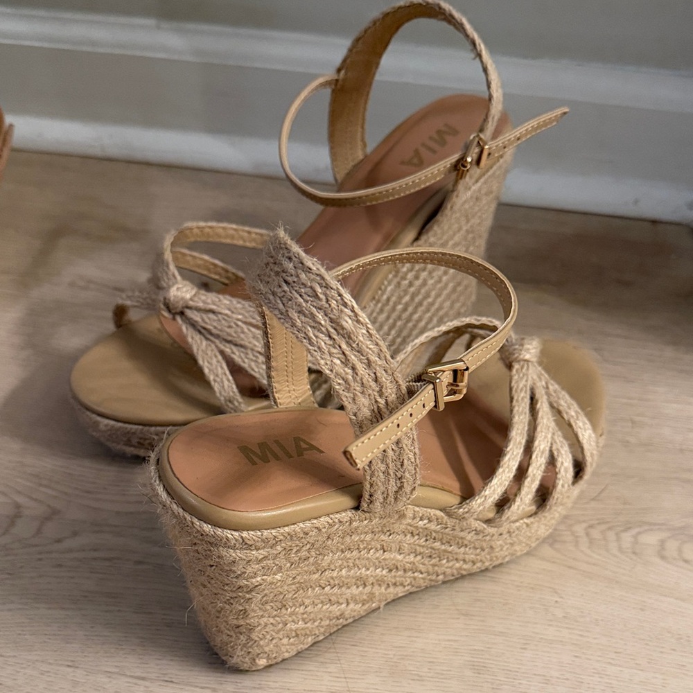 MIA Women's Beige Hemp Wedges